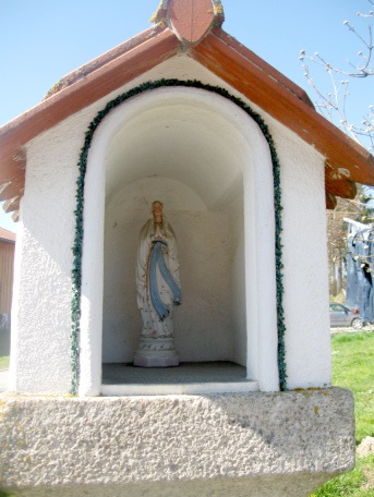 Greistätt Berg Lourdesäule Madonna
